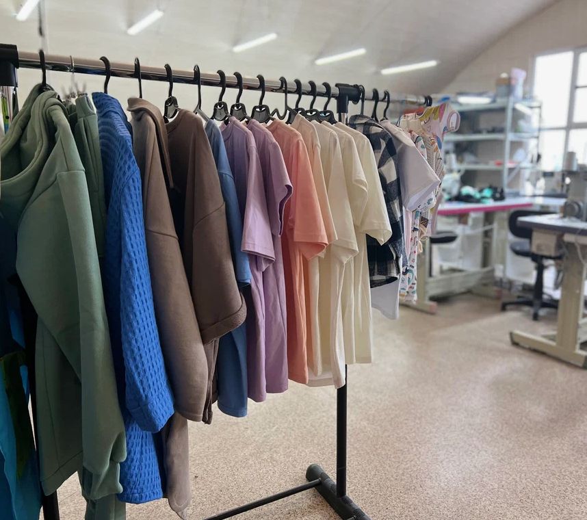 пошив одежды оптом в Москве